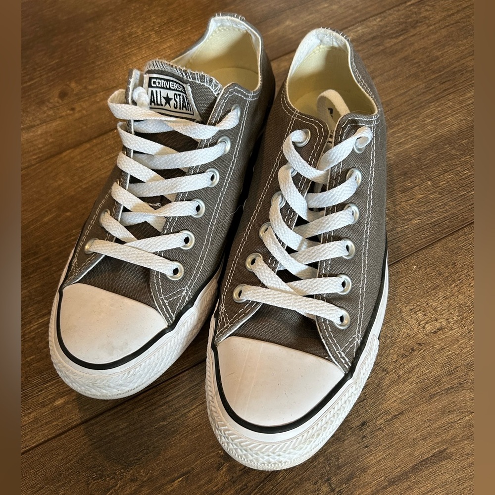 Gray converse size 8 women’s